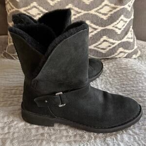 UGG Women's 10 Genuine Suede Syden Shearling Buckle Boots